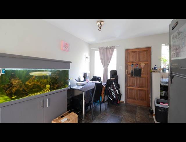 2 BEDROOM TOWNHOUSE FOR SALE IN VAN RIEBEECK PARK